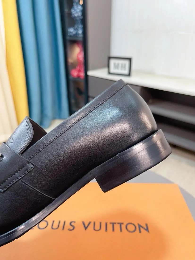 Men's men's shoes 💰500🌸🌸 [Louis Vuitton (LV)] High-end business formal leather shoes 🍀 luxurious and elegant style, both practicality and style, professional focus on details and quality, counter original 1⃣️: 1⃣️ ultra-accurate reproduction 👍🏻! Material: The upper is made of imported original calfskin➕imported Italian cowhide leather. Original anti-slip and wear-resistant outsole! Code number: 38--44 (45 customized)